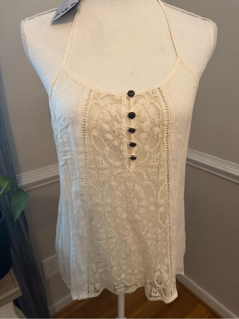 Buckle Jolt Cream Lace Halter Camisole with Button Detail Size M NWT